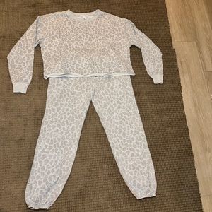 Colsie (loungeset) sweat set cheetah print set size small/xs